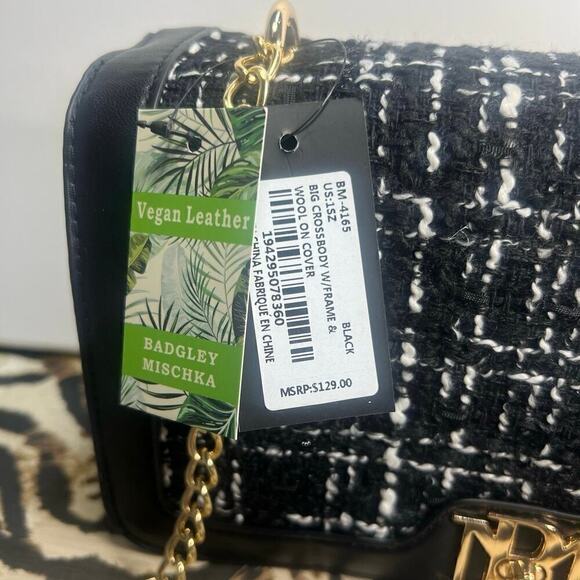 Black and White Bag with Gold Chain by Badgley Mischka - Picture 3 of 6